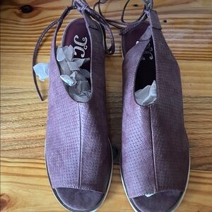 Chic Brown Lace-Up Sandals